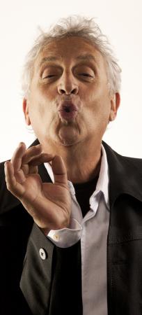 Sexo aos 60: Ribondi volta aos palcos com solo sobre envelhecer ‘furunfando’