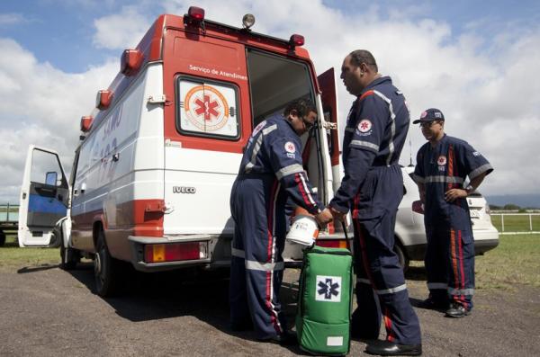 Obstruir a passagem de veículos em atendimento de urgência gera infração gravíssima
