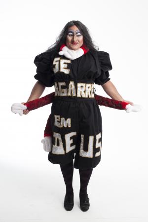 Último final de semana da comédia: A Vidente Saliente, no Sesc 504 Sul, com o humorista Carlos Anchieta