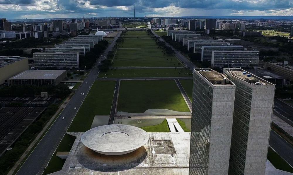 Brasília faz 60 anos, encontra novas vocações, mas mantém desigualdade