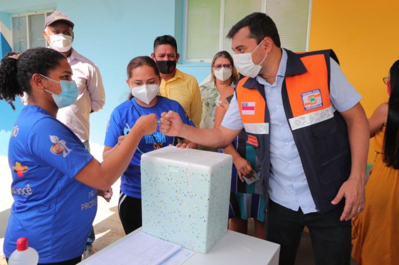 Wilson Lima entrega equipamento em hospital de Novo Aripuanã e reforça imunização contra a Covid-19