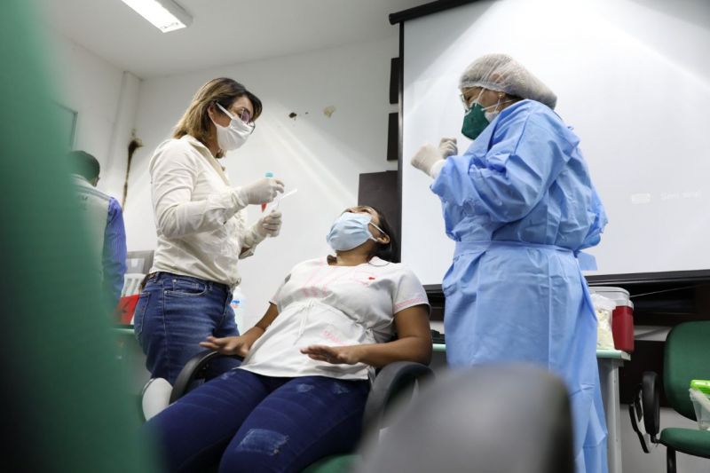 FVS-AM e Semsa Manaus capacitam profissionais para testagem de passageiros no aeroporto de Manaus