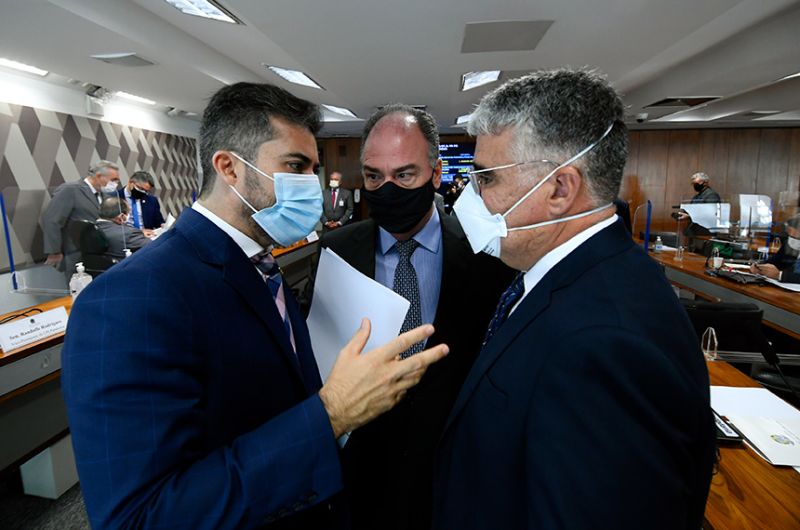 Governistas comemoram convocação de governadores pela CPI