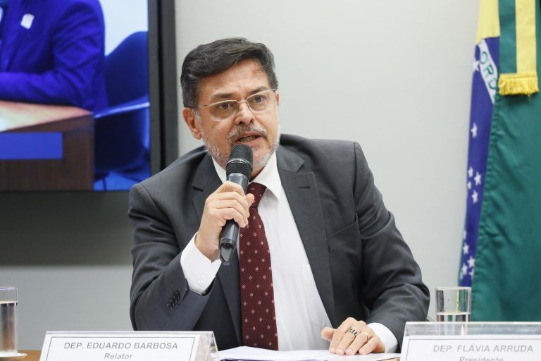 Comissão aprova proposta que torna obrigatória limpeza periódica de parquinhos de areia