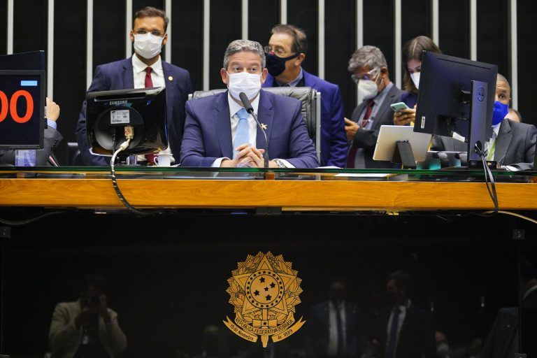 Deputados concluem votação de MP que amplia prazo para reembolso de passagens aéreas