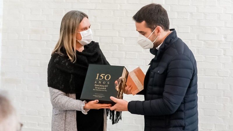 Em Arvorezinha, Leite participa de lançamento de livro sobre imigração italiana no RS