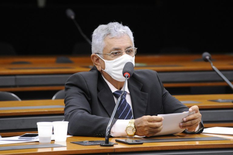 Comissão aprova proposta que inclui de teste de asfalto em editais de obras em rodovias federais