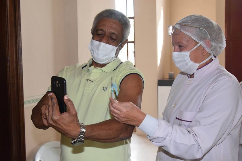 Trabalhadores portuários começam a ser vacinados contra a Covid-19 no Paraná