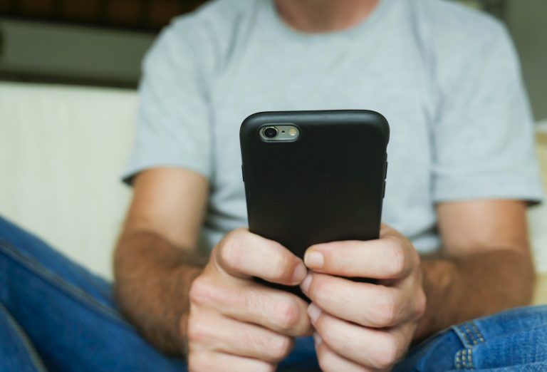 Coleta de dados de usuários de rede social sem consentimento é tema de debate na quinta