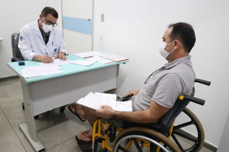 Governo do Amazonas amplia assistência com consultas em ortopedia na Policlínica Codajás