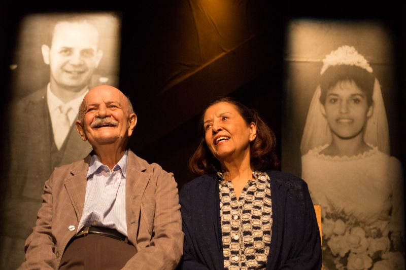 Espetáculo ‘Em Família’ traz humor e dramas brasileiros para o Domingo no TCA de maio