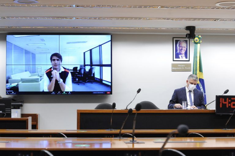 Secretário de Saúde de MG alerta sobre necessidade de mais vacinas no estado