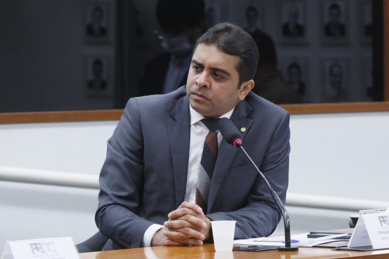 Comissão rejeita projeto que susta trecho de portaria do MEC