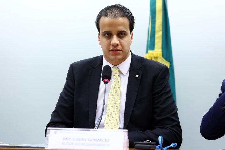 Projeto flexibiliza contratação de novo empregado após demissão de pessoa com deficiência