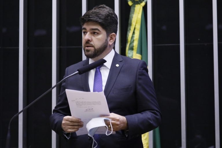 Proposta prevê compensação aos estados e municípios pela compra de vacinas contra Covid-19