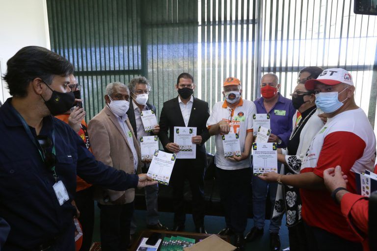 Centrais sindicais defendem aumento do auxílio emergencial e programa de proteção ao emprego
