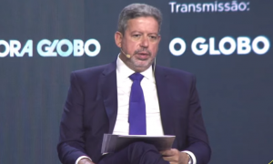 Vacinação é o ponto de partida para a retomada da normalidade, afirma Lira