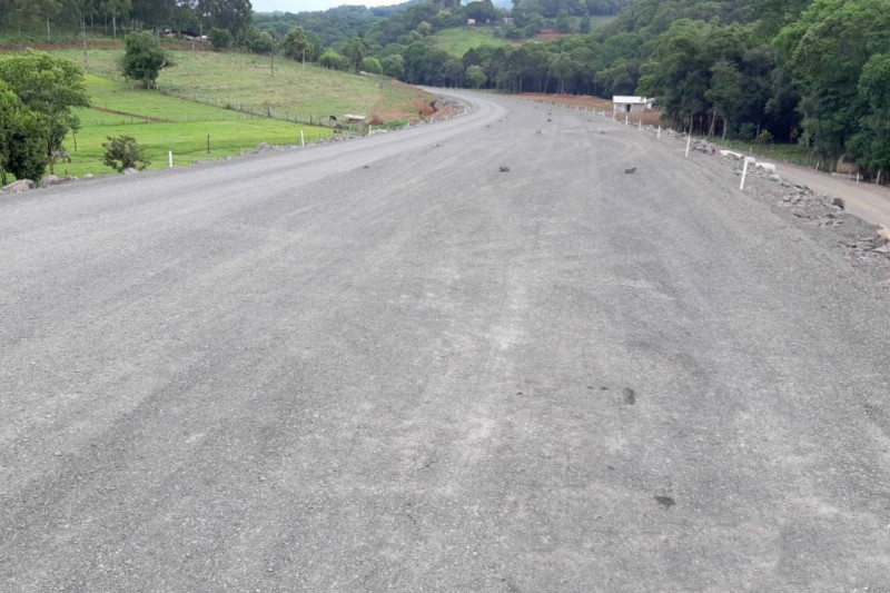 Obra de implantação do Contorno Noroeste de Francisco Beltrão alcança 60% da execução