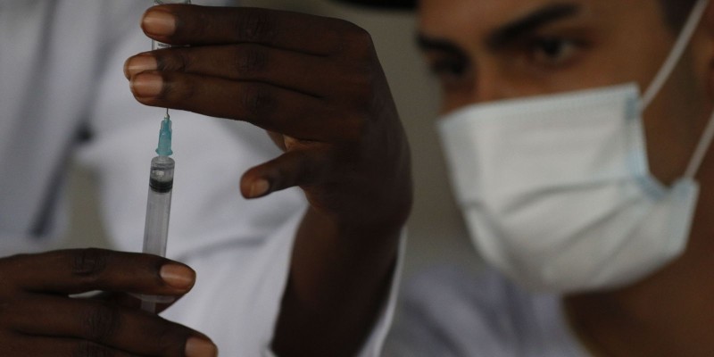 Rio: intervalo para vacina de maiores de 12 anos será de 21 dias