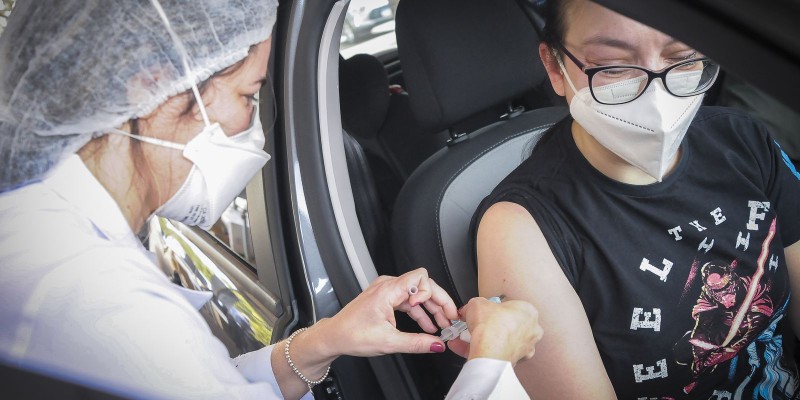 Covid-19: DF começa a aplicar dose de reforço em maiores de 40 anos