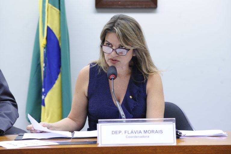 Comissão aprova projeto que determina cronograma de desembolsos para obras públicas