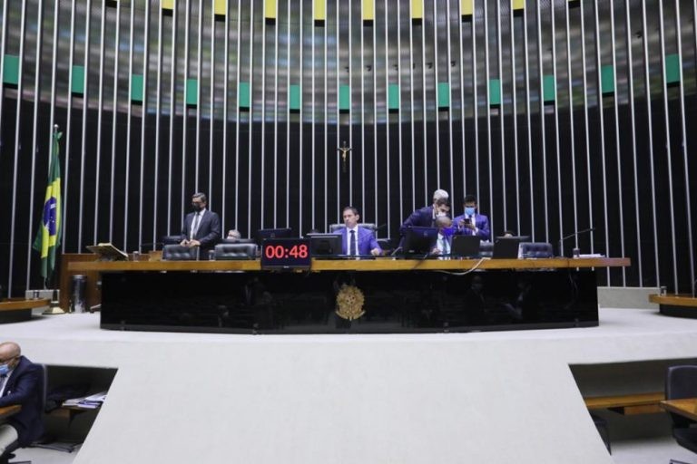 Câmara aprova em 2º turno PEC que aumenta repasses para municípios; acompanhe