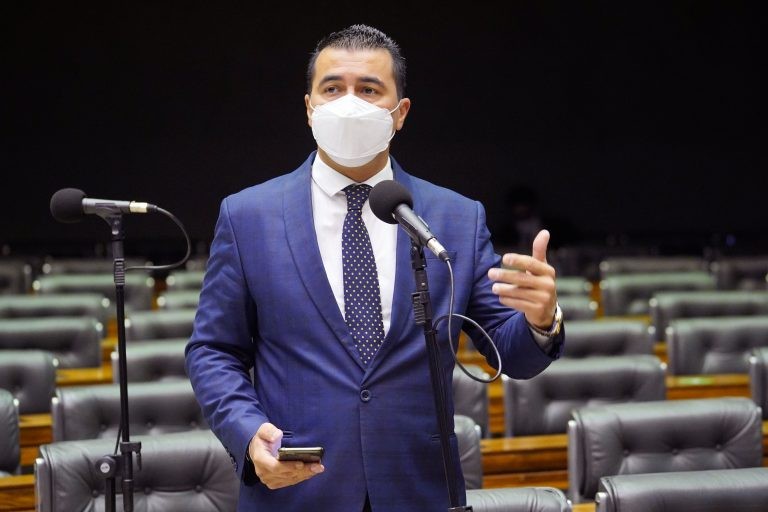 Câmara aprova punição para quem divulgar infração de trânsito