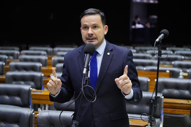 Projeto cria fundo para custear reparação de acidentes com petróleo e gás natural