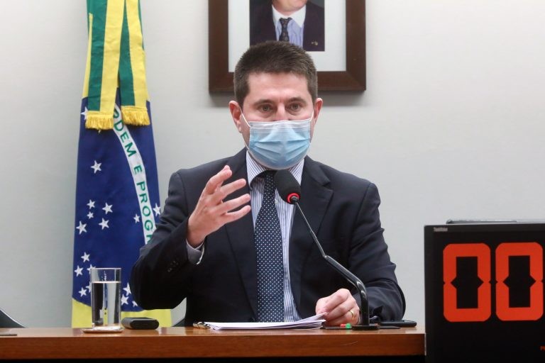 Pacheco devolve MP que dificultava retirada de conteúdo da internet