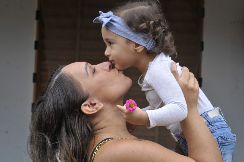 Mês da prematuridade resgata a importância da presença da mãe com o bebê