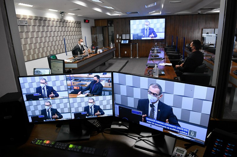 Paraná recebe 344 mil vacinas para segundas doses e de reforço a trabalhadores da saúde