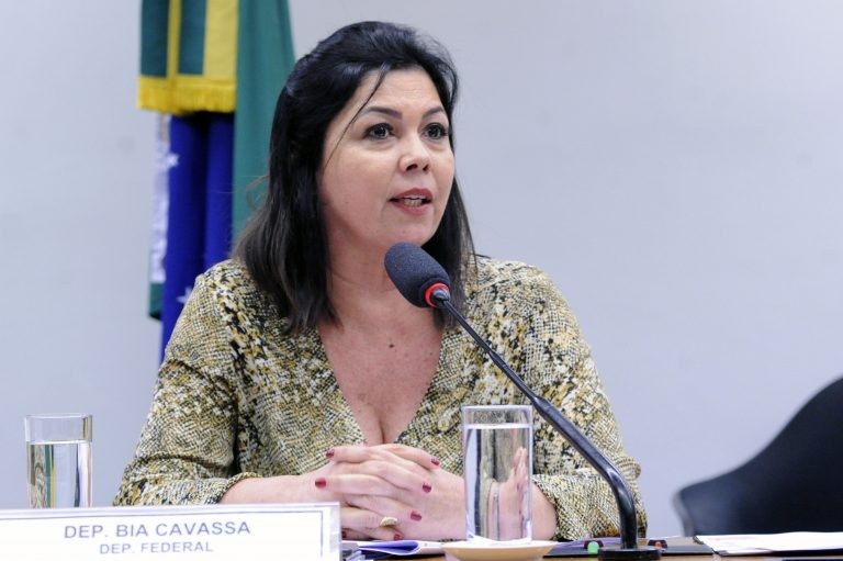 Deputados aprovam texto-base de projeto que altera regras do Imposto de Renda