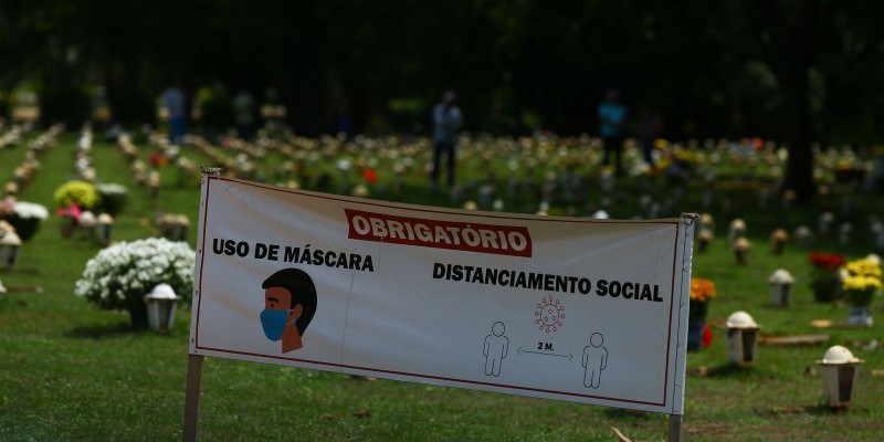 Registros de óbitos no Brasil têm alta de 14,9% em 2020
