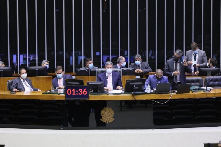 Câmara aprova mudança na regra de distribuição das “sobras” eleitorais; acompanhe