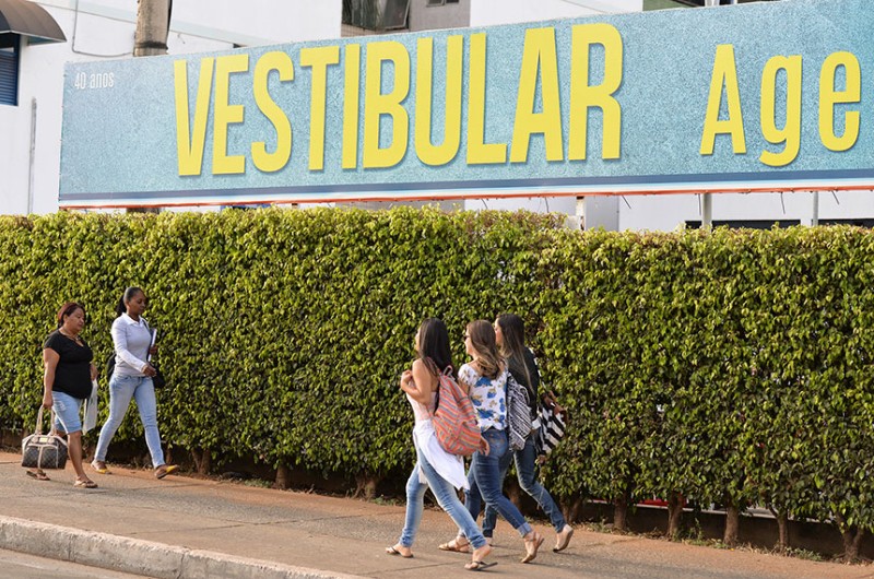 Senado estuda solução para dívidas de estudantes com o Fies