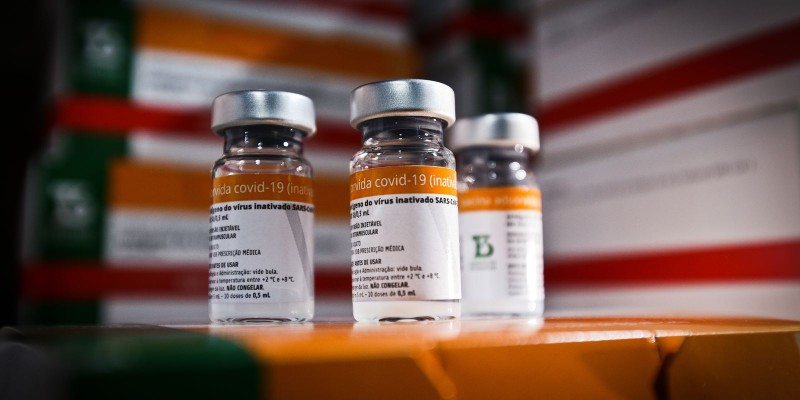 Covid-19: proteção da CoronaVac pode ser menor em pessoas com HIV