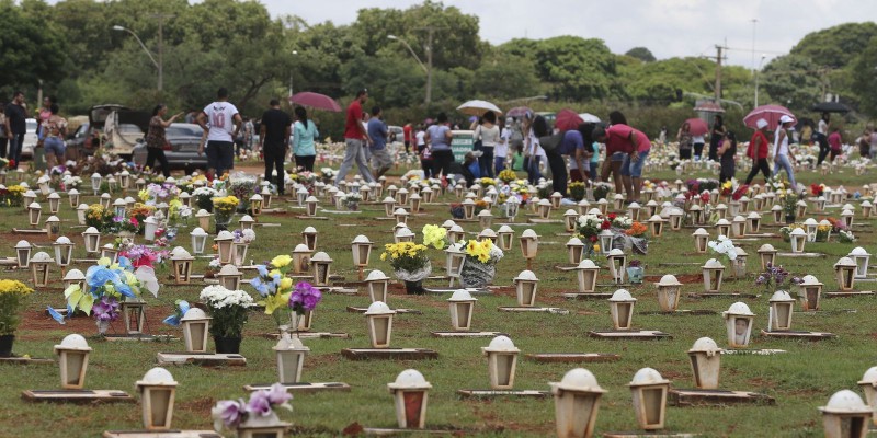 Mais de 500 mil pessoas devem visitar cemitérios no DF