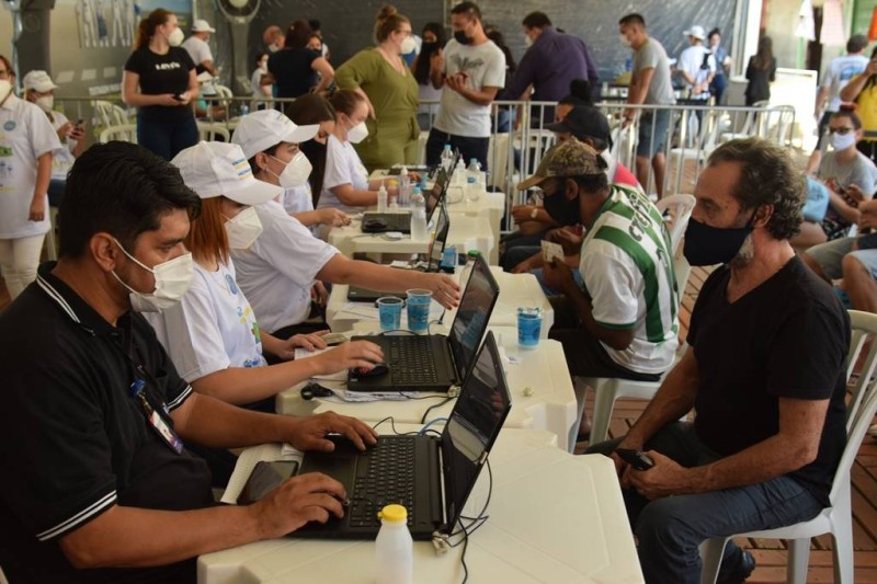 Paraná e ministérios do Brasil e do Paraguai promovem testagem e vacinação na fronteira