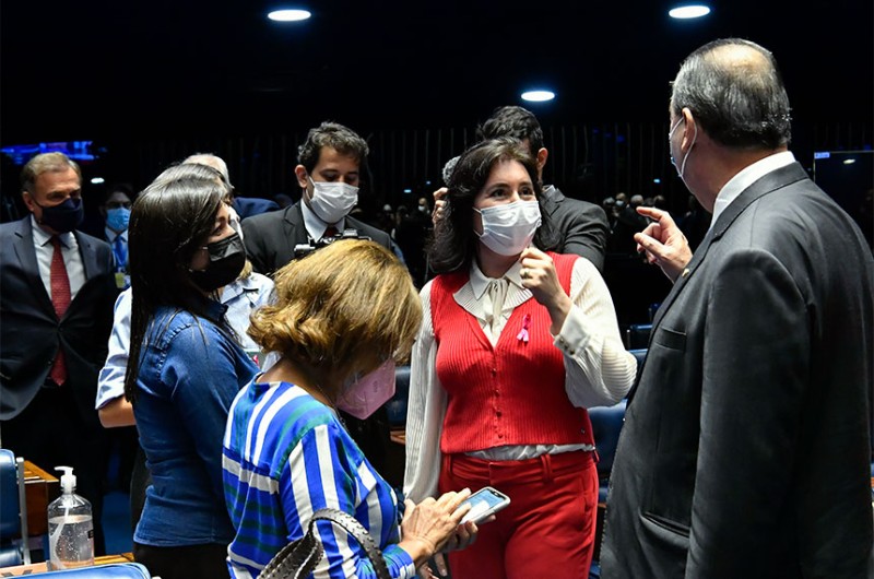 Sancionada Lei Mariana Ferrer, que protege vítimas de crimes sexuais em julgamentos