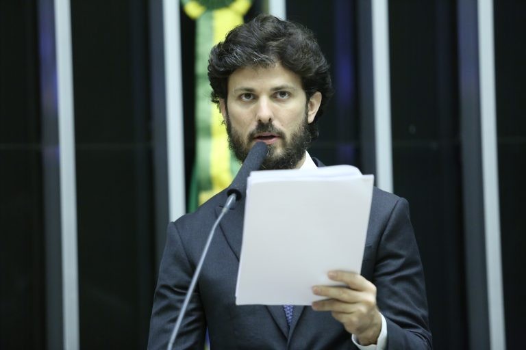 Câmara aprova MP do programa Auxílio Brasil com ampliação de famílias beneficiadas