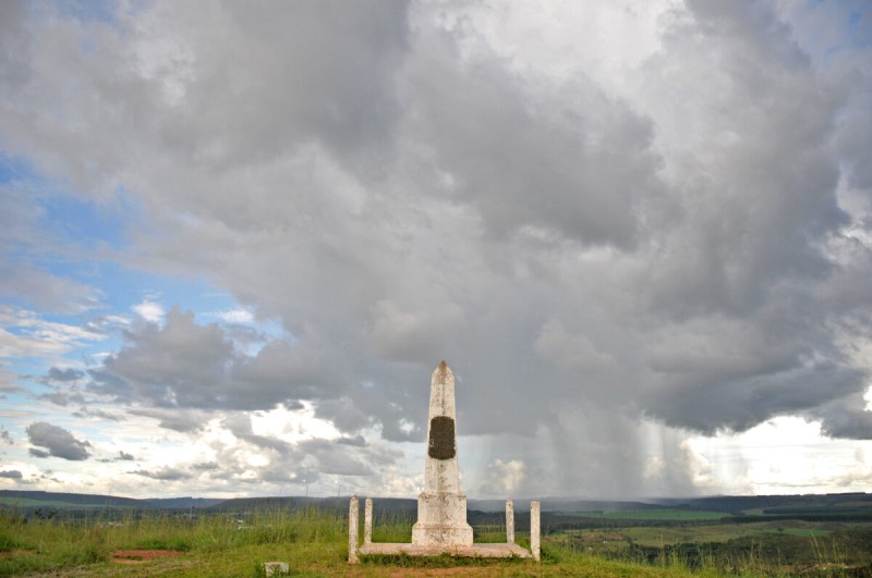 Um centro cultural e de lazer para abrigar a Pedra Fundamental