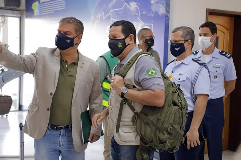 Bolsonaro veta projeto que permitia união de partidos políticos em federações