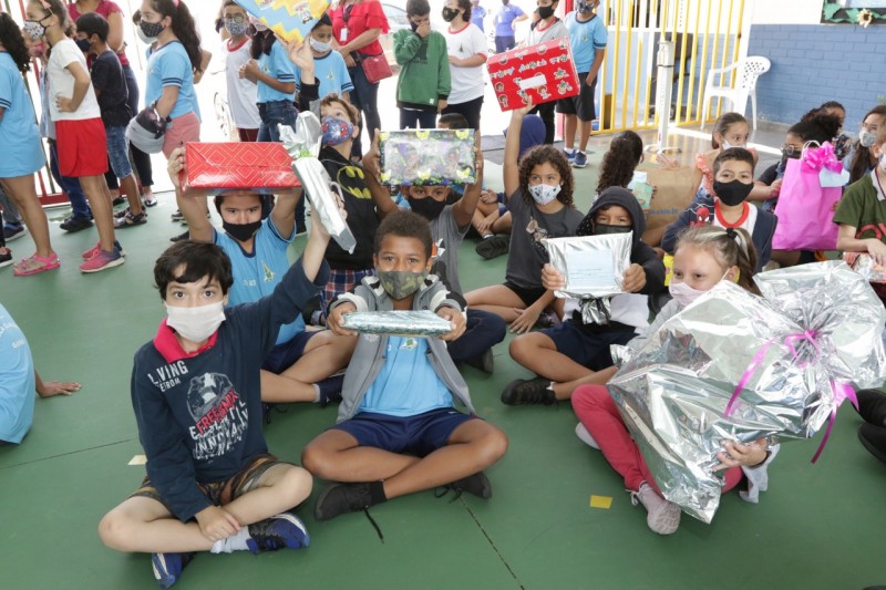 Projeto viabiliza inclusão digital e transforma doações em sorrisos