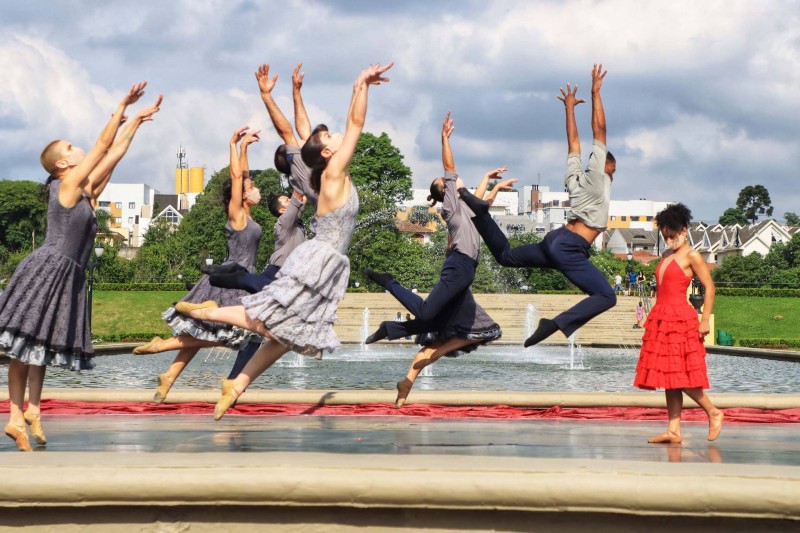 Teatro Guaíra reencontra o público nas ruas de Curitiba; próxima apresentação será na sexta