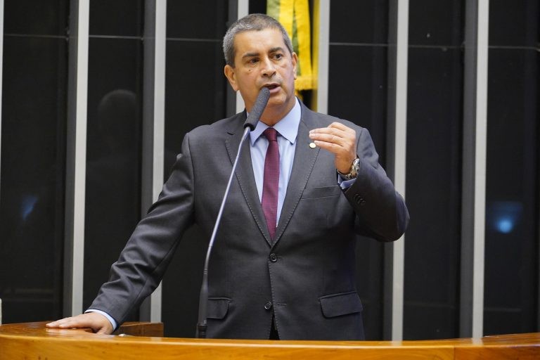 Ministro pede envolvimento da sociedade para evitar racionamento