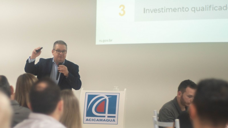 Ranolfo palestra sobre segurança na Associação Comercial de Camaquã