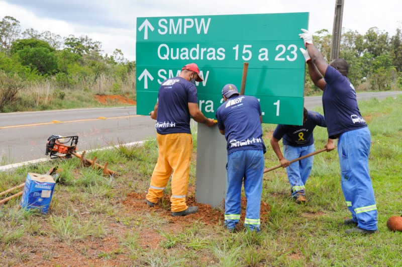 Manutenção e trocas de sinalização e placas de endereçamento