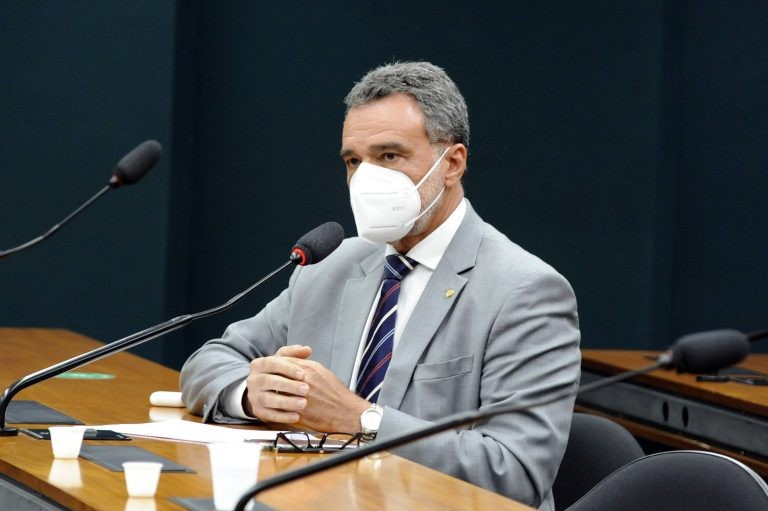 Comissão aprova proposta que amplia sanções a envolvidos em atos lesivos à administração pública