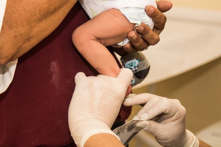 Comissão debate ampliação de doenças rastreadas pelo teste do pezinho