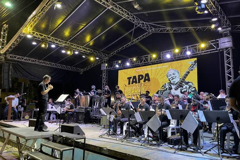 Amazônia Jazz Band toca, anima e encanta no cenário mágico de Alter do Chão